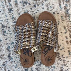 Women’s OTBT silver and gold patterned wedge
